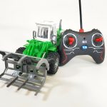 Távirányítós, elemes játék traktor (4)