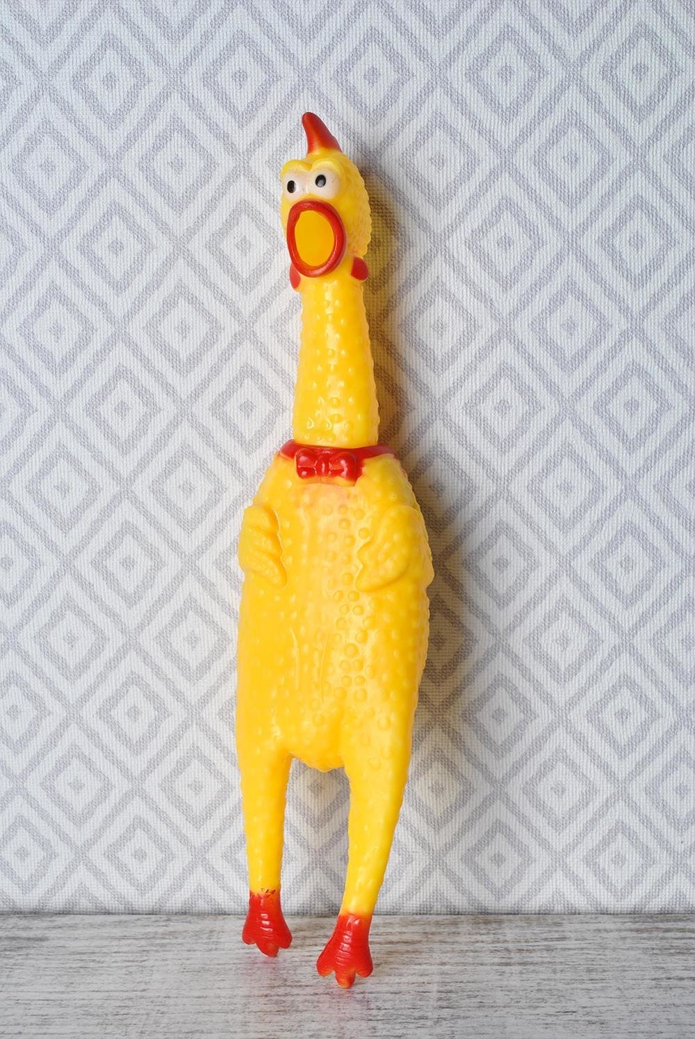Sípoló gumi játékcsirke kutyáknak – 30cm x 8cm x 4cm, sárga színben (BB-5191) (6)