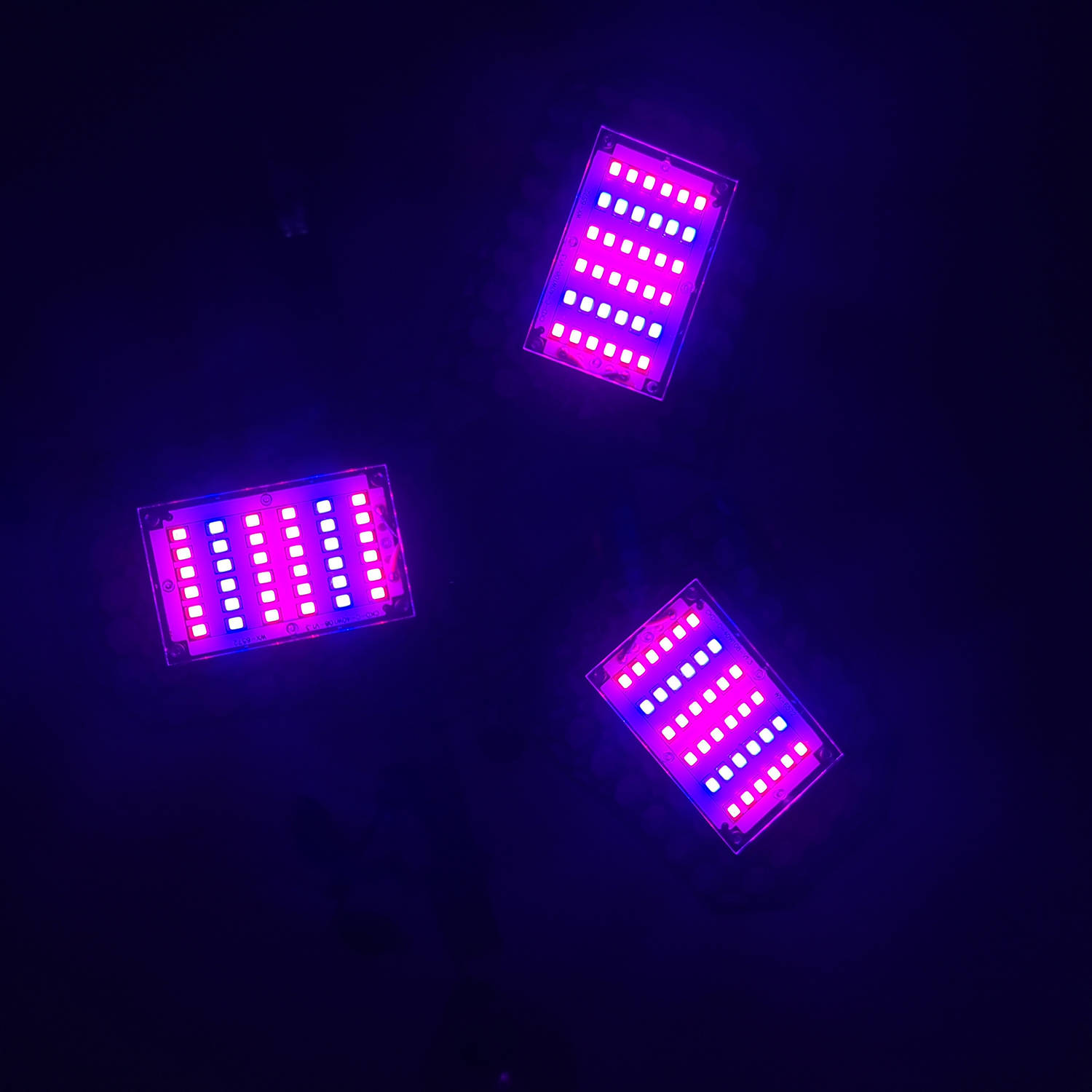 108 LED-es növény nevelő lámpa – állítható dőlésszöggel, 2 világítási móddal (BB-20440) (3)